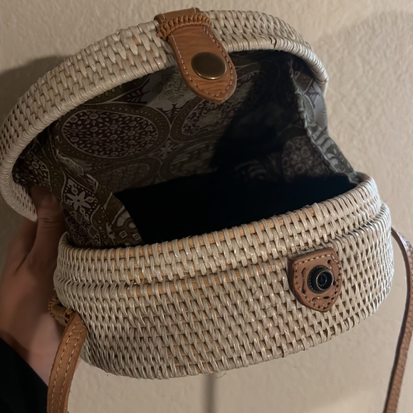 Round bali rattan woven purse bag - Picture 3 of 3